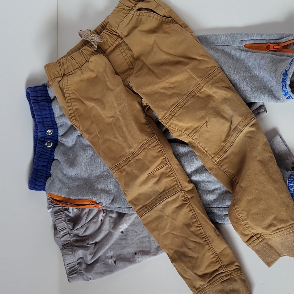 LOT of 3 Pieces of clothing for kids( 4T)